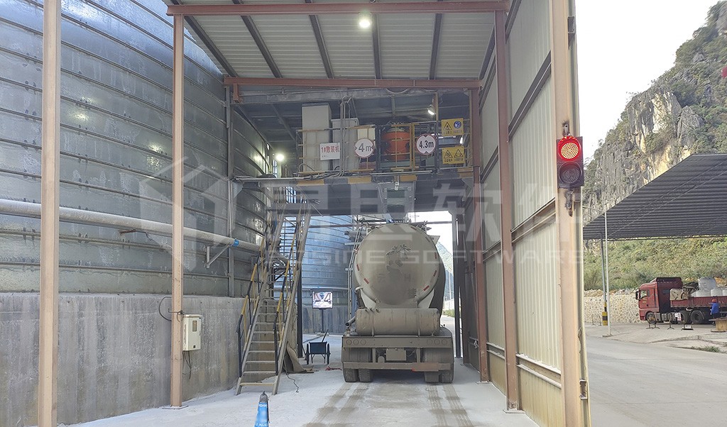 1706862746215033.jpg 裝車現(xiàn)場1 拷貝.jpg